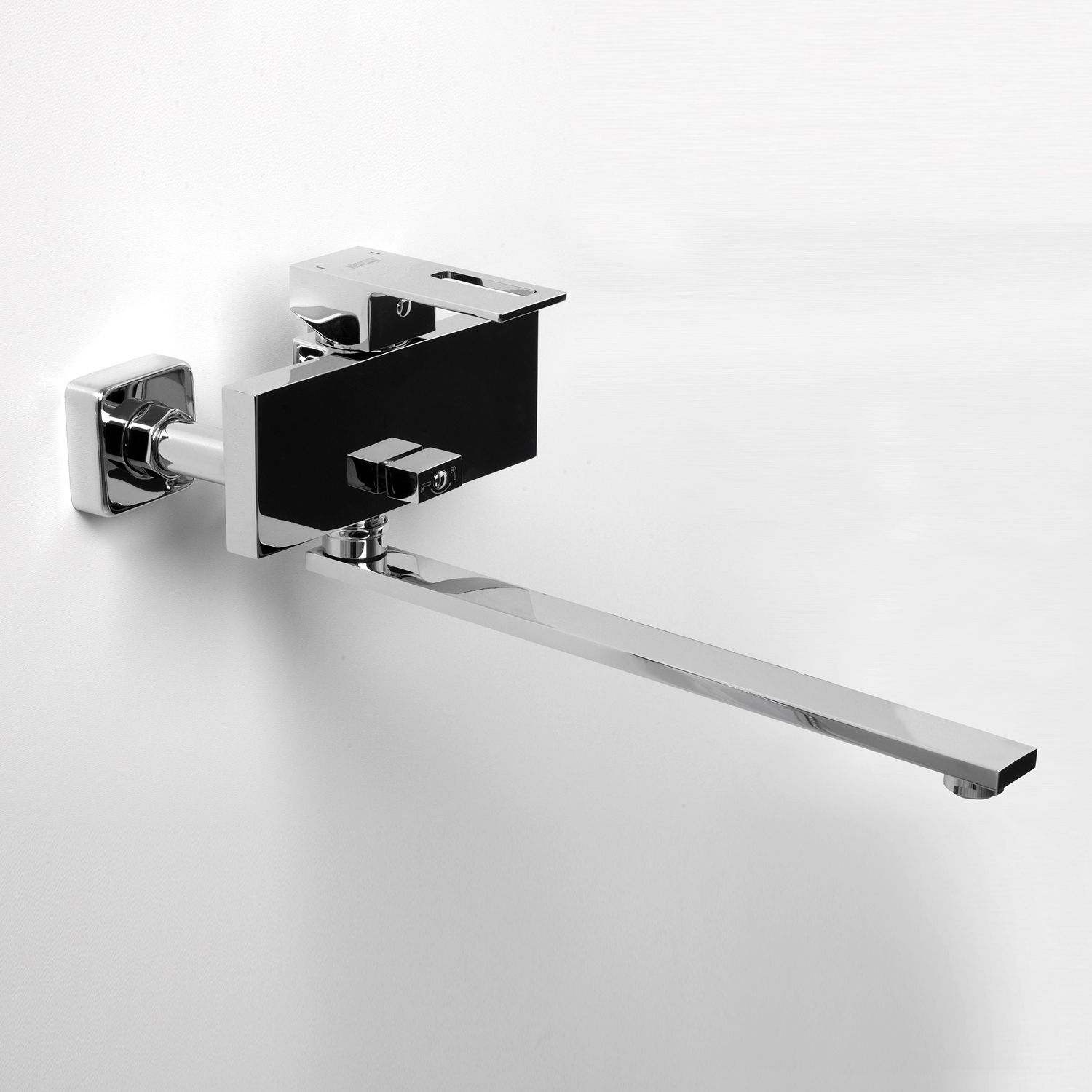 Смеситель для ванны с длинным изливом Alme 1502L 